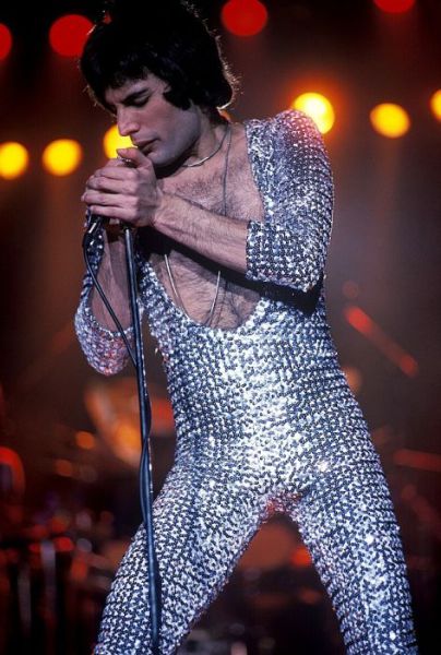 great_photos_of_legendary_freddie_mercury_14.jpg